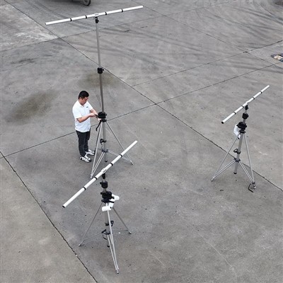 ShiZhan エンジニアがライト トラス システムのクランクアップをテスト-